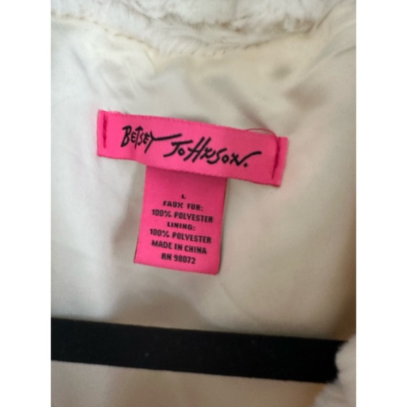 Betsey Johnson Ivory Faux Fur Vest Hook Eye Closure Sz. Large - Picture 2 of 8